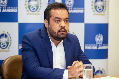 Castro faz coro com Tarcísio contra Conselho da tributária e questiona alíquota do IVA