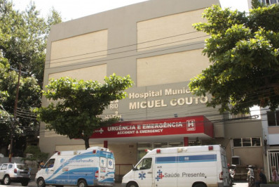 Jovem baleado durante operação na Rocinha permanece internado