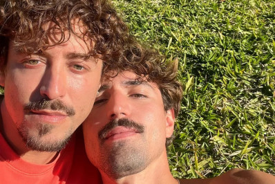 Jesuíta Barbosa faz aniversário e recebe homenagem do namorado: 'Em cama, um leão'