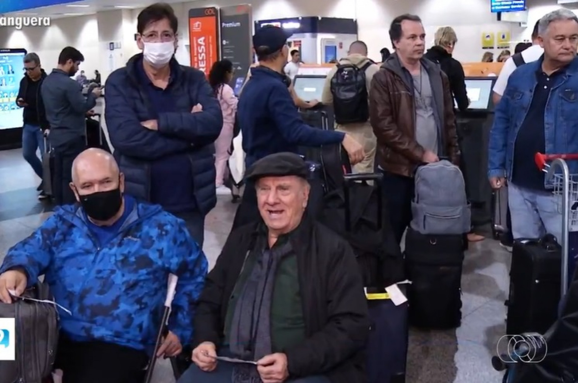 Músicos de Roberto Carlos retornam ao Aeroporto de Goiânia após avião colidir com pássaro - Reprodução de vídeo / TV Anhanguera