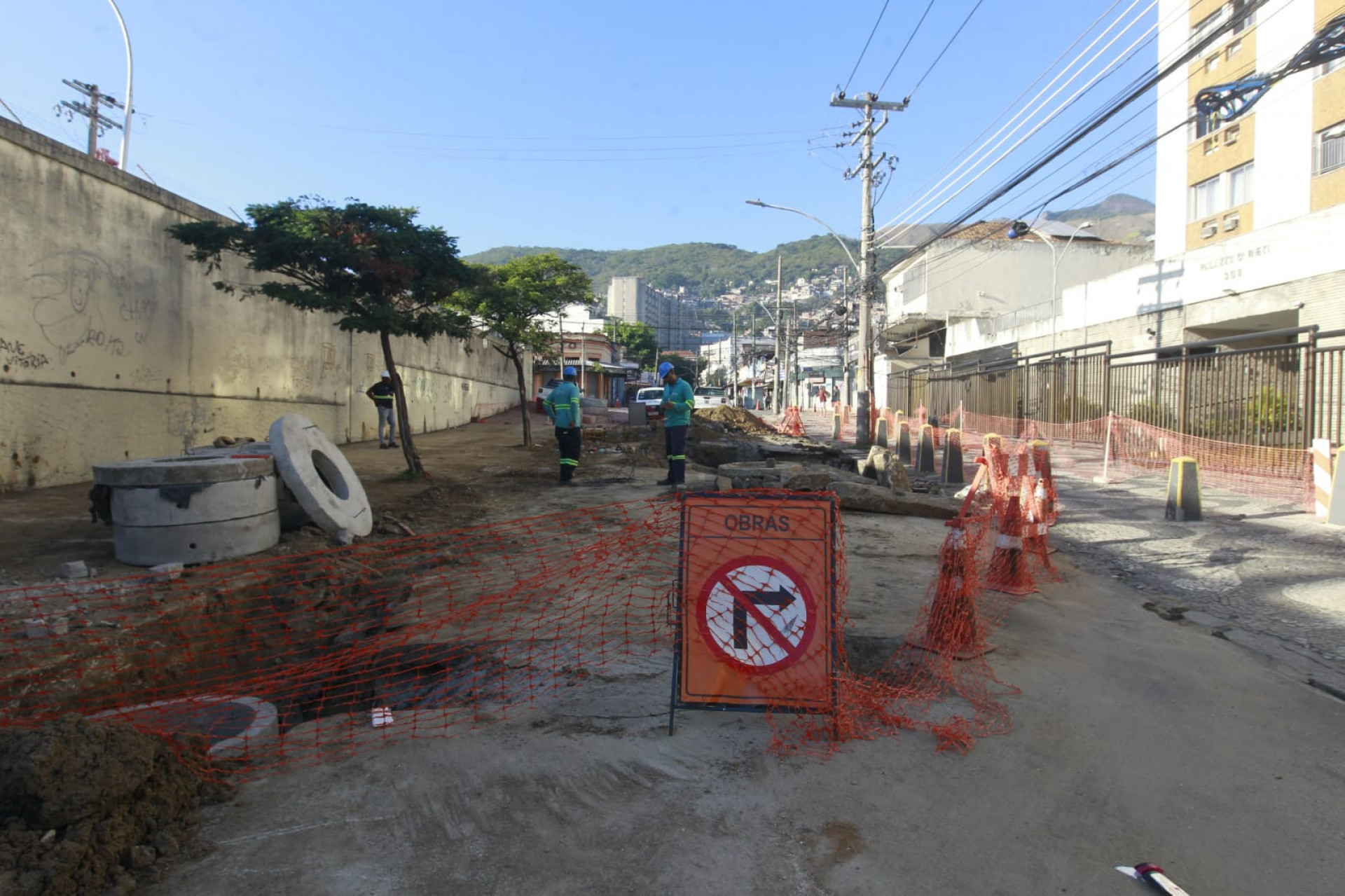 Obra interditou uma das saídas da Rua Vilela Tavares - Reginaldo Pimenta/Agência O Dia