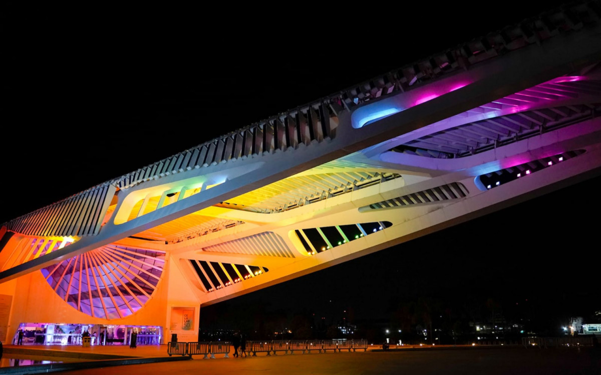 Equipamentos municipais receberam as cores do arco-&iacute;ris em celebra&ccedil;&atilde;o ao Dia Internacional do Orgulho LGBTQIA+