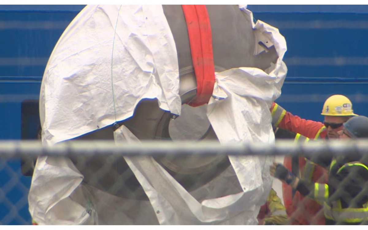 Destro&ccedil;os do Titan em porto canandense  - CBC/PAUL PICKETT