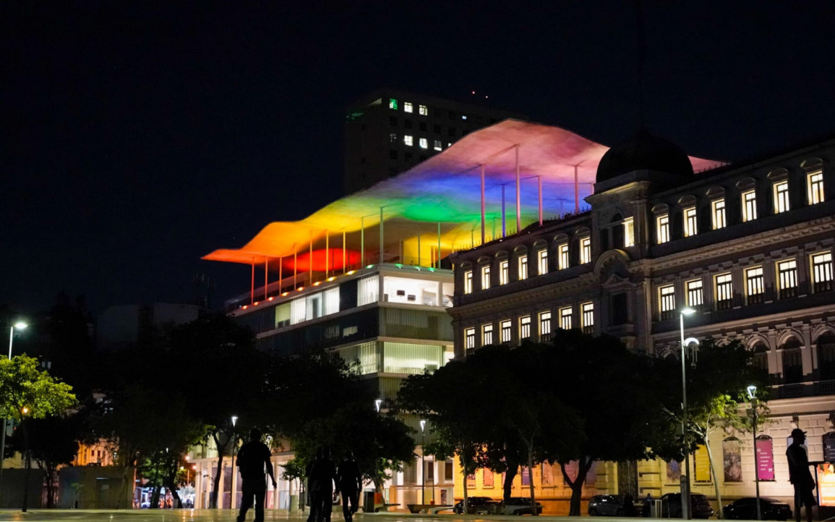 Equipamentos municipais receberam as cores do arco-íris em celebração ao Dia Internacional do Orgulho LGBTQIA+ - Divulgação