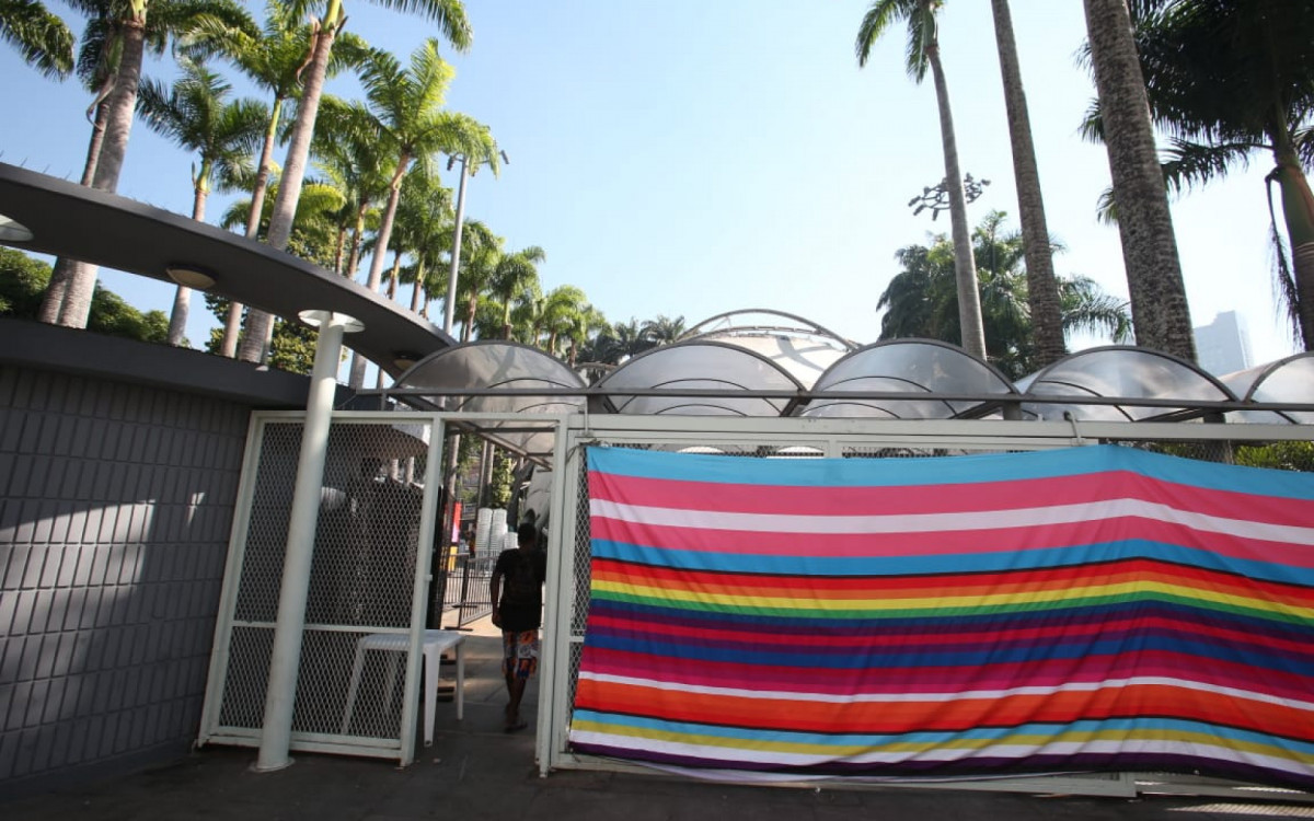 Bandeir&atilde;o LGBTQIA+ no Circo Voador
