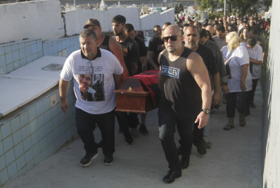 Corpo de motorista de aplicativo morto em Senador Camará é enterrado