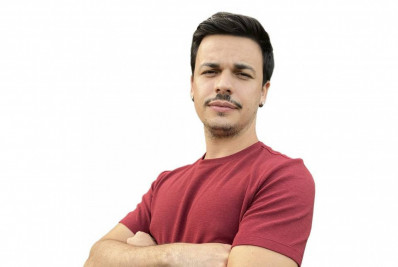 Noite de stand up comedy com Kwesny no Teatro Carequinha