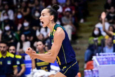 Gabi celebra vitória eletrizante da Seleção em retorno às quadras: 'Importante pensando na classificação' 