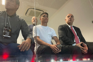 Flamengo anuncia a contratação de Luiz Araújo