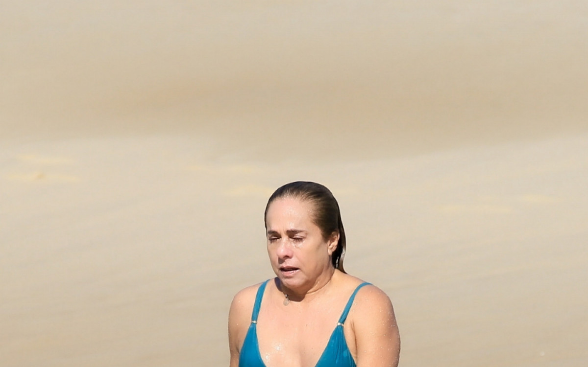Cissa Guimar&atilde;es na Praia de Ipanema, nesta quarta-feira