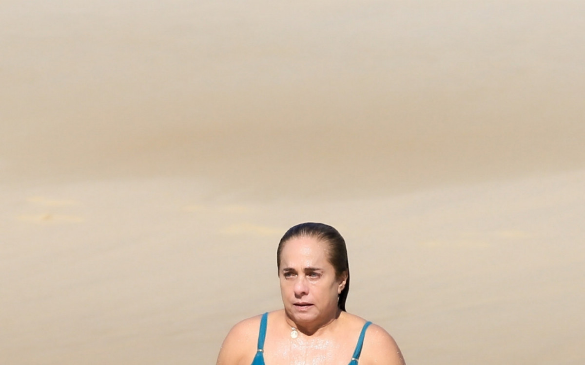 Cissa Guimar&atilde;es na Praia de Ipanema, nesta quarta-feira