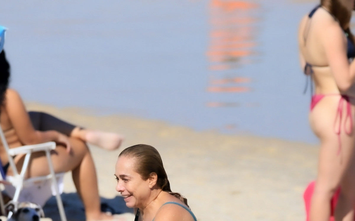 Cissa Guimar&atilde;es na Praia de Ipanema, nesta quarta-feira