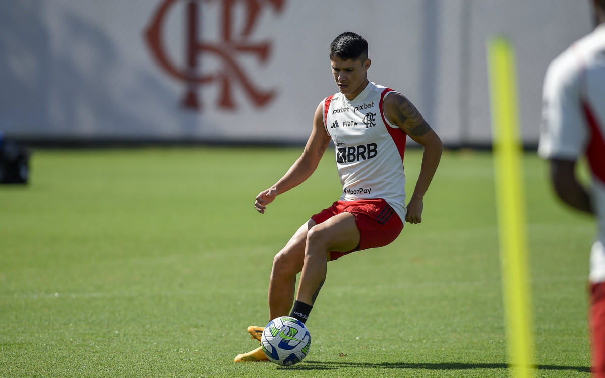 Luiz Araújo durante o treino do Flamengo