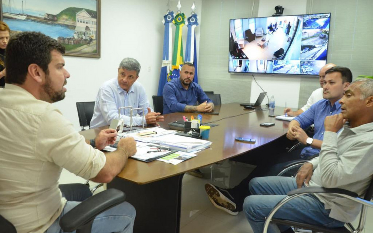 Romário demonstrou apoio às iniciativas discutidas durante a reunião - Divulgação