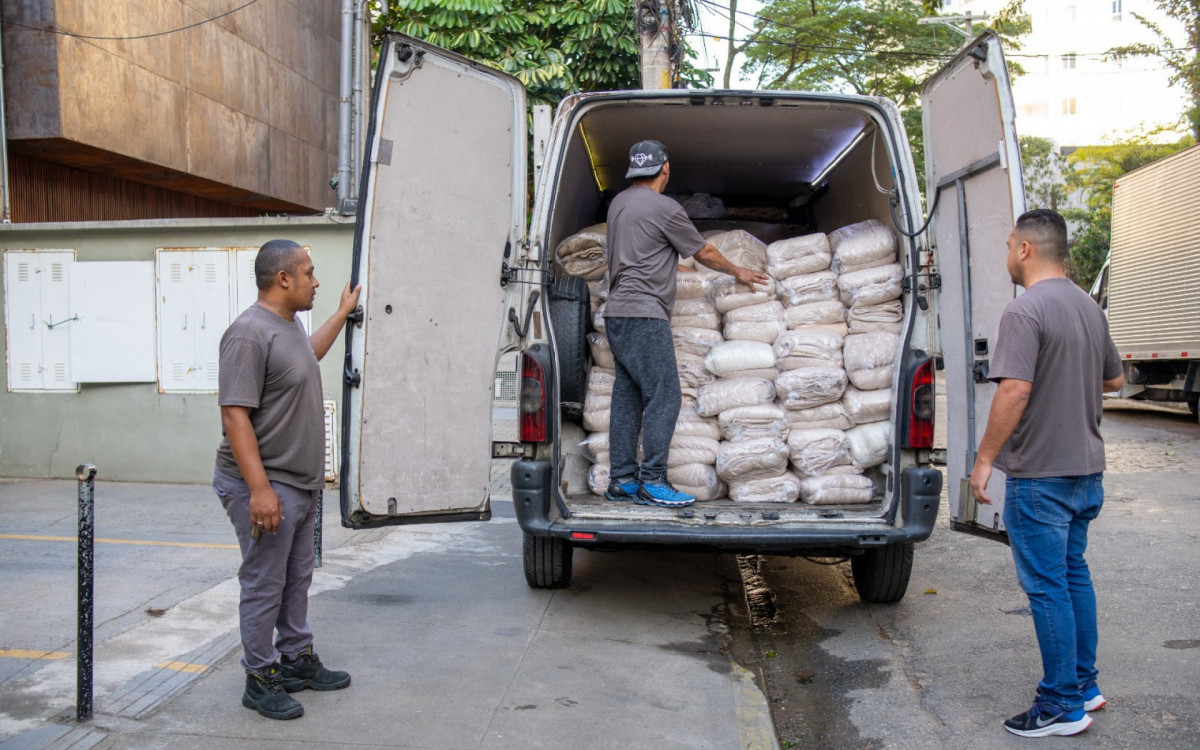 ONG do Padre Júlio Lancellotti recebe 1,5 mil cobertores