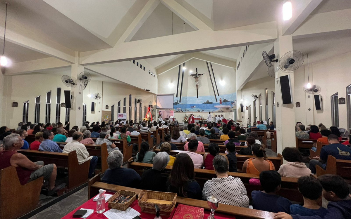 Missa na Igreja S&atilde;o Pedro, em Duque de Caxias