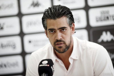 Após recusa de Gustavo Alfaro, Vasco segue priorizando técnico estrangeiro