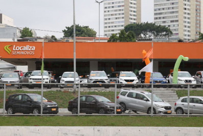 Com ajuda do governo, venda de carros avança 6,4%