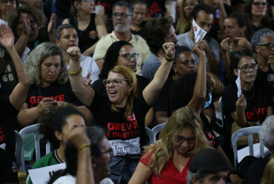 Professores do estado suspendem greve após 43 dias de paralisação