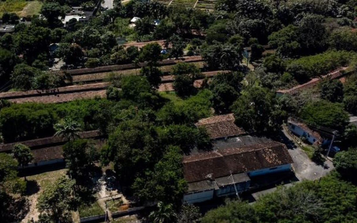 A Fazenda Modelo é rodeada de vegetação - Google Street View
