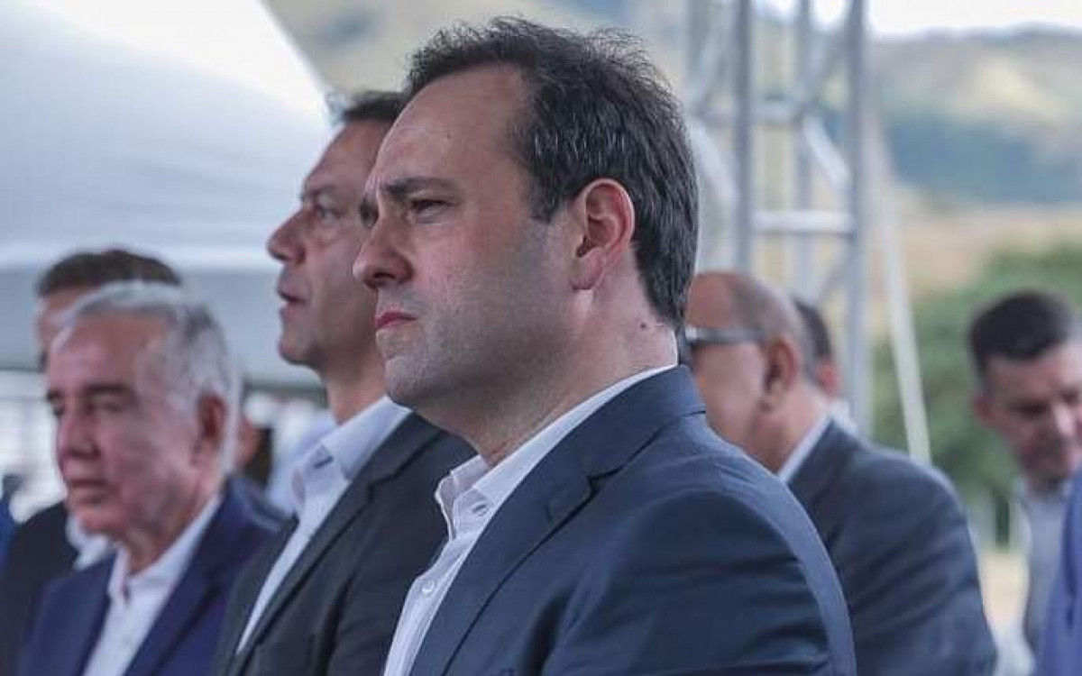 Prefeito André Português