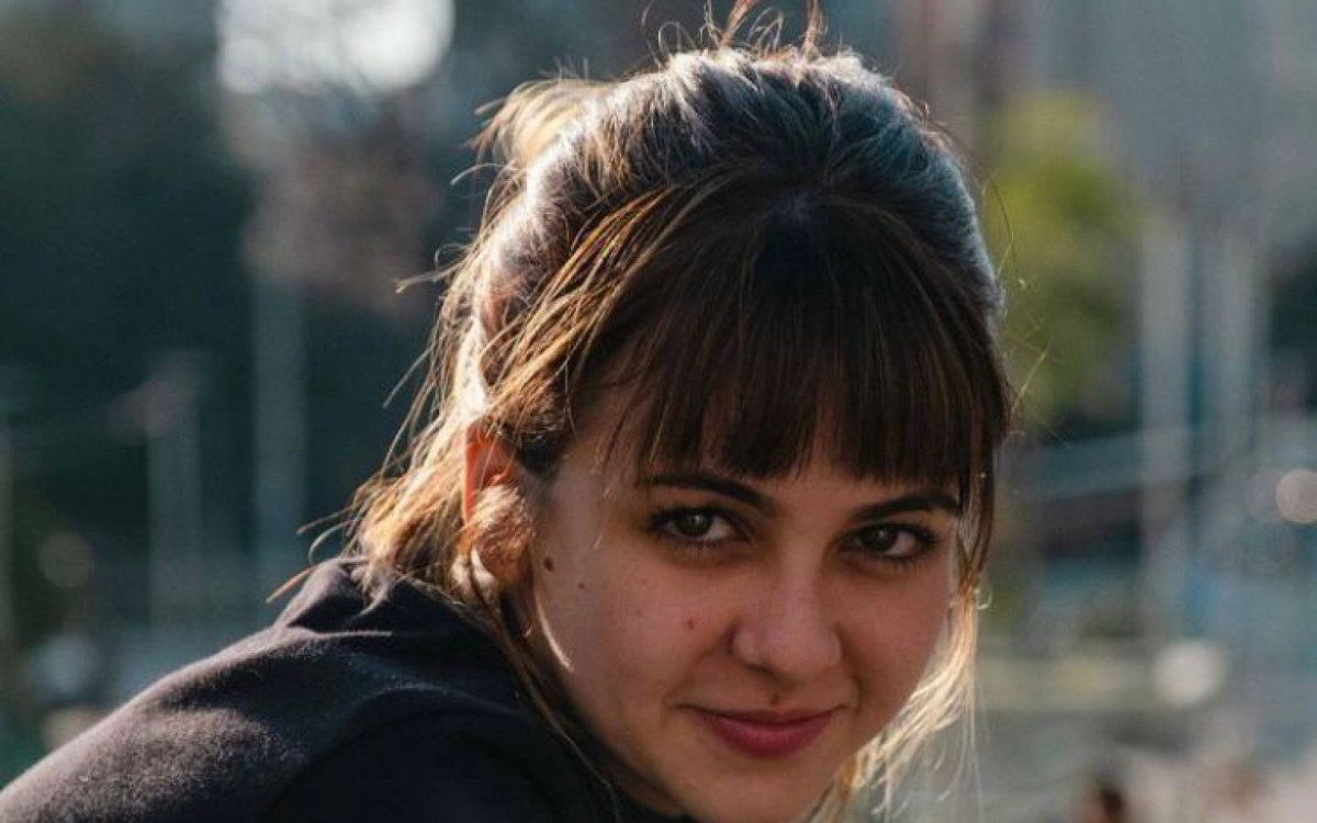 Klara Castanho compartilhas fotos dos bastidores da terceira temporada de 'Bom Dia, Ver&ocirc;nica' nas redes sociais