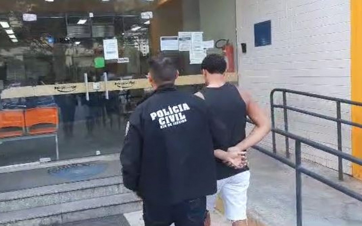O casal foi preso nesta sexta-feira (30) por agentes da 42&ordf;DP (Recreio dos Bandeirantes)