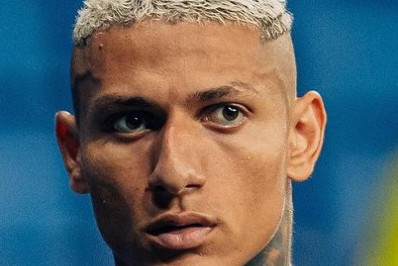 Richarlison curte férias com amigos e familiares no Ceará