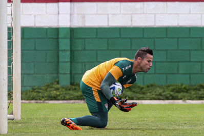 Fluminense busca acabar com sequência de dez jogos sofrendo gols
