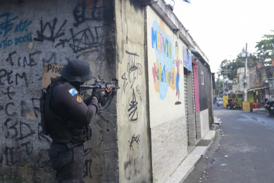 Cidade de Deus recebe operação da PM e moradores registram tiroteio na comunidade