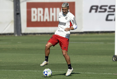 Arrascaeta revela sondagens de clubes árabes, mas destaca: 'Estou muito feliz aqui no Flamengo'