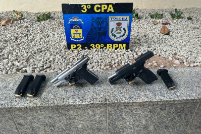 PM prende miliciano com duas pistolas e carregadores em Belford Roxo