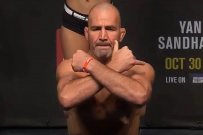 Ex-campeão, Glover Teixeira cobra 'atitude' de brasileiros no UFC; veja