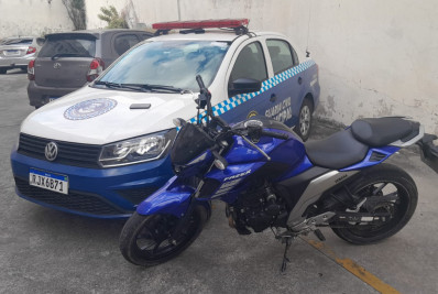 Guarda Civil de Nilópolis recupera motocicleta e celular roubados