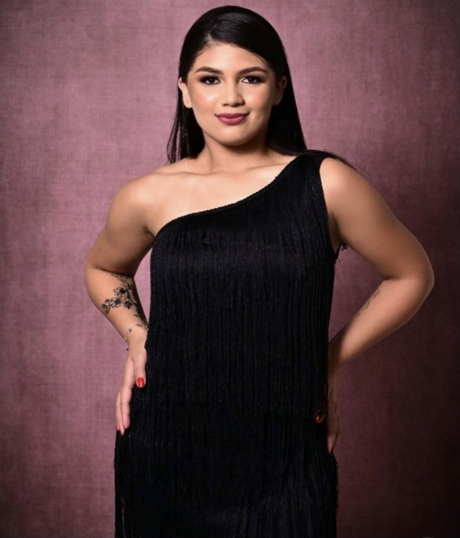 Cantora e radialista Vivi Araújo morre após acidente de carro em Goiás - Reprodução / Instagram