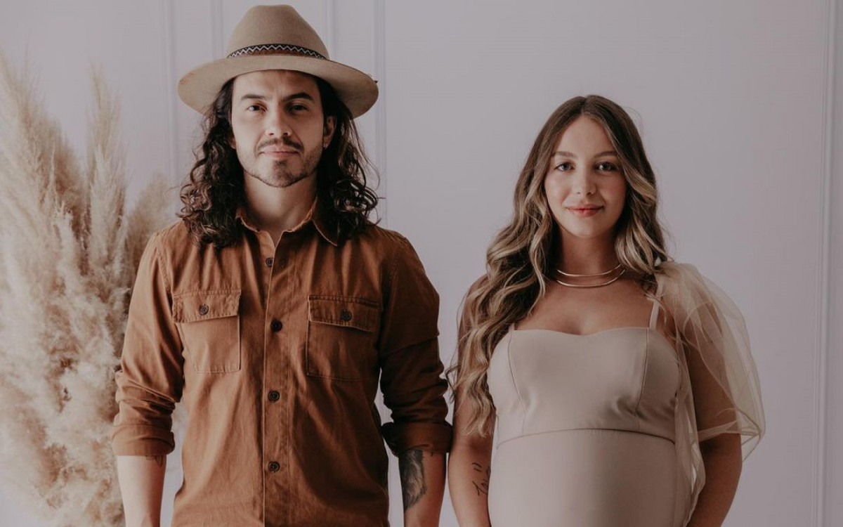 Thiago Mart e Gabriela Luz, da dupla Mar Aberto, adiam show após cantora entrar em trabalho de parto