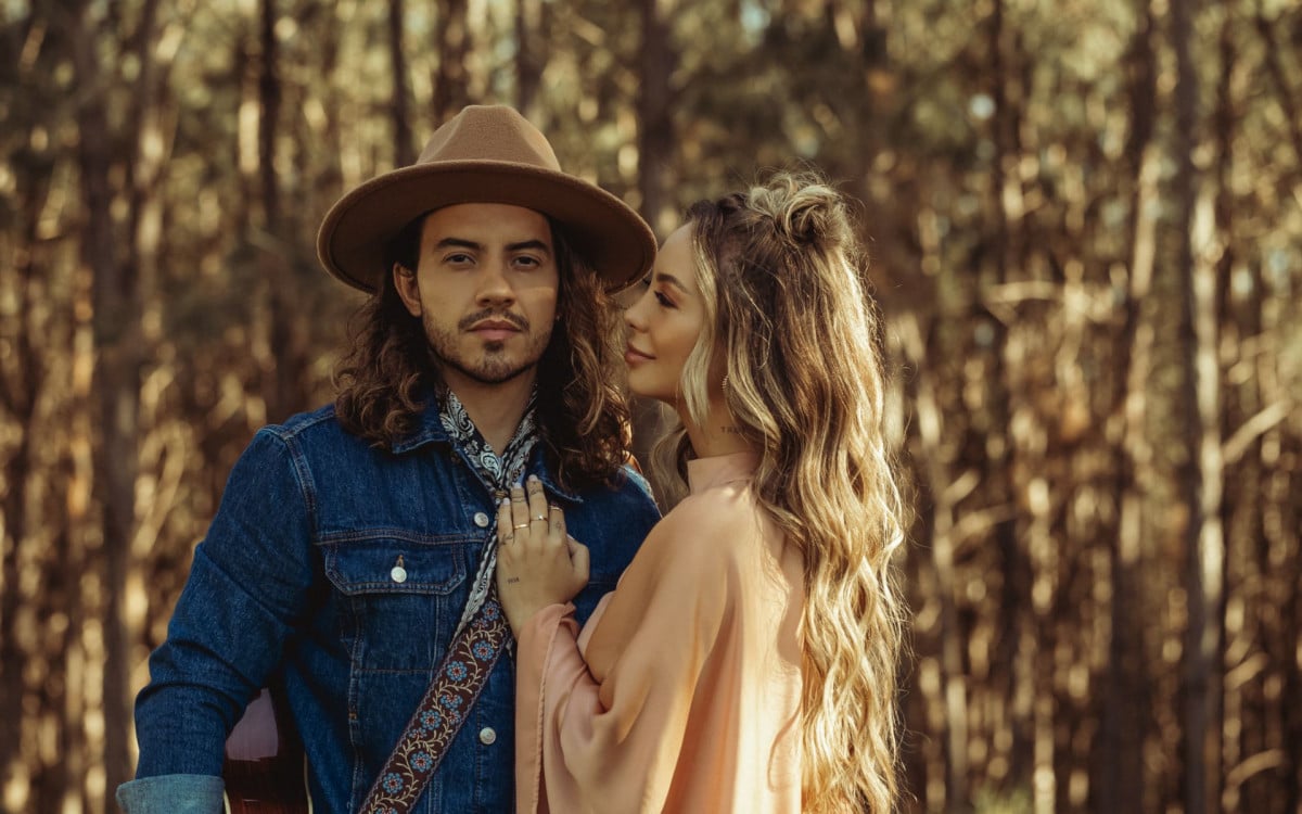 Formada pelo casal Thiago Mart e Gabriela Luz, a dupla Mar Aberto precisou interromper show para o nascimento do filho