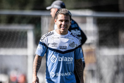 Forma de pagamento é entrave na negociação do Fluminense por Soteldo, do Santos