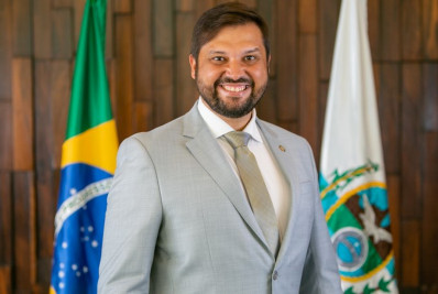 Projeto de lei determina que operadoras de comunicação retirem fios inservíveis de postes