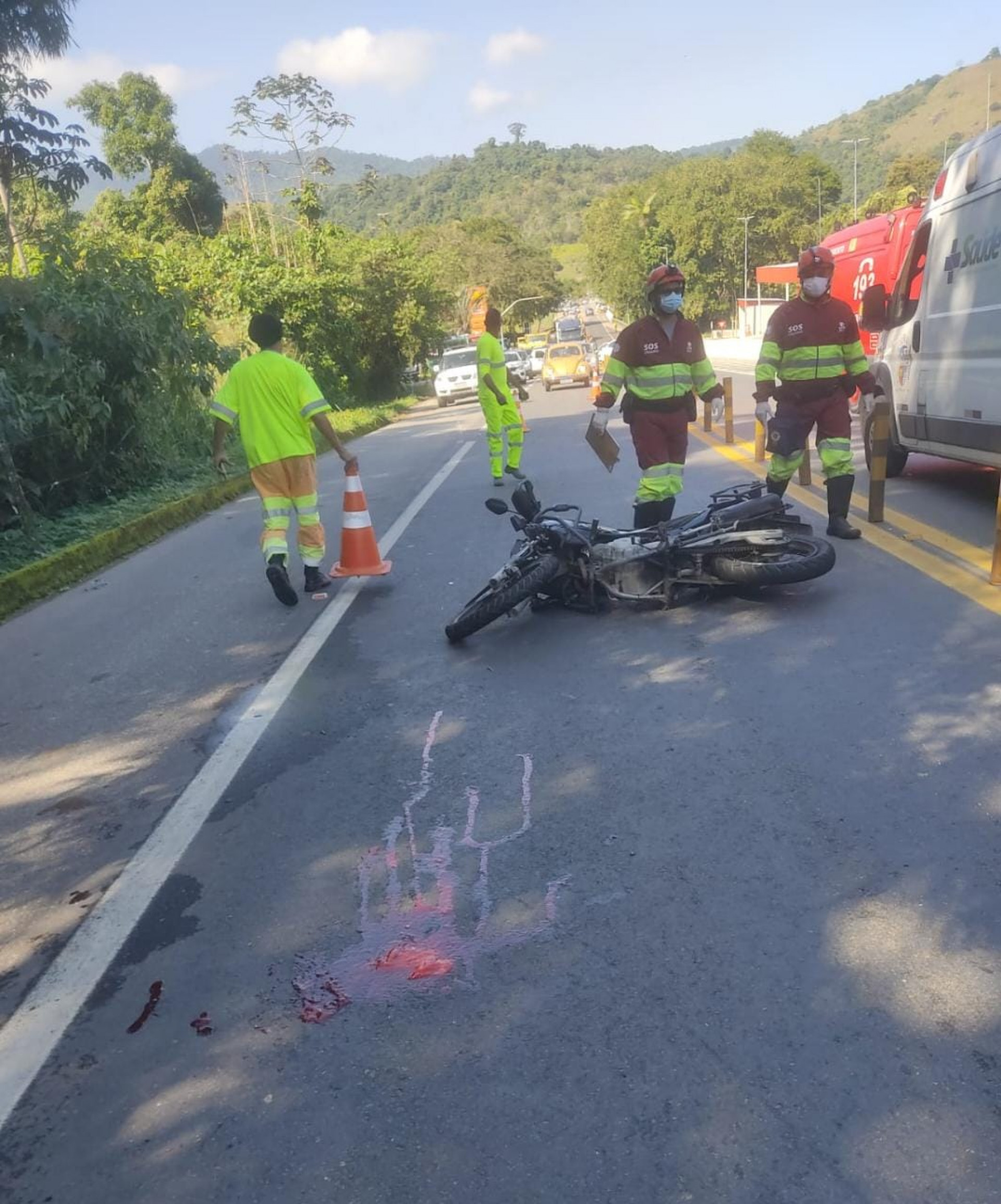 Mulher teve ferimentos graves e foi transferida para o HMJ