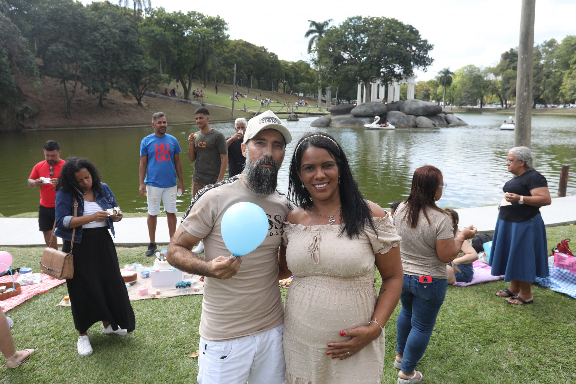 Domingo na Quinta da Boa Vista. Fotos: Pedro Ivo/ Agência O Dia. Na foto: Ualber Sampaio e a esposa Simone Sampaio - Pedro Ivo/Agência O Dia