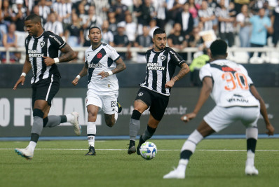 Botafogo admite 'grave lesão' no joelho esquerdo de Rafael; lateral fará mais exames