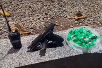 PM apreende pistola e drogas em ação com suspeito ferido em Belford Roxo