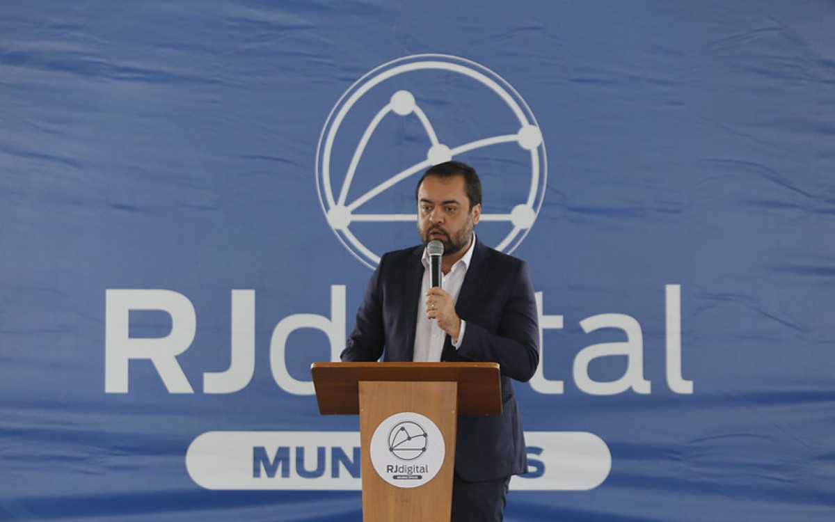 O governador Cl&aacute;udio Castro destacou a import&acirc;ncia do programa para dar f&aacute;cil acesso aos servi&ccedil;os para a popula&ccedil;&atilde;o