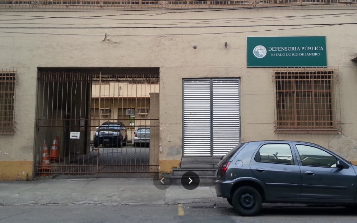 3&ordm; BPM (M&eacute;ier) refor&ccedil;am seguran&ccedil;a na entrada da Defensoria P&uacute;blica do M&eacute;ier nesta ter&ccedil;a-feira (4)