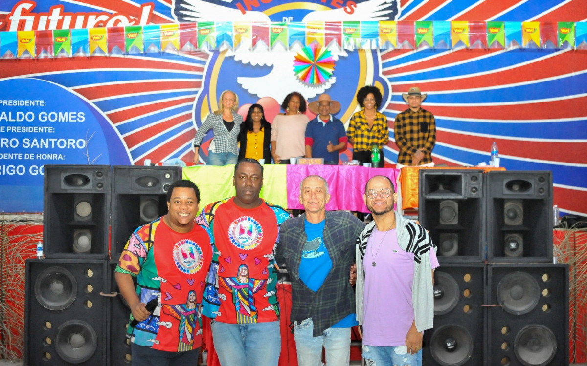 Presidente da Liquabaferj, Henrique Silva, e o vice-presidente de Eventos e Projetos da Inocentes, Icaro Ribeiro com a equipe do evento