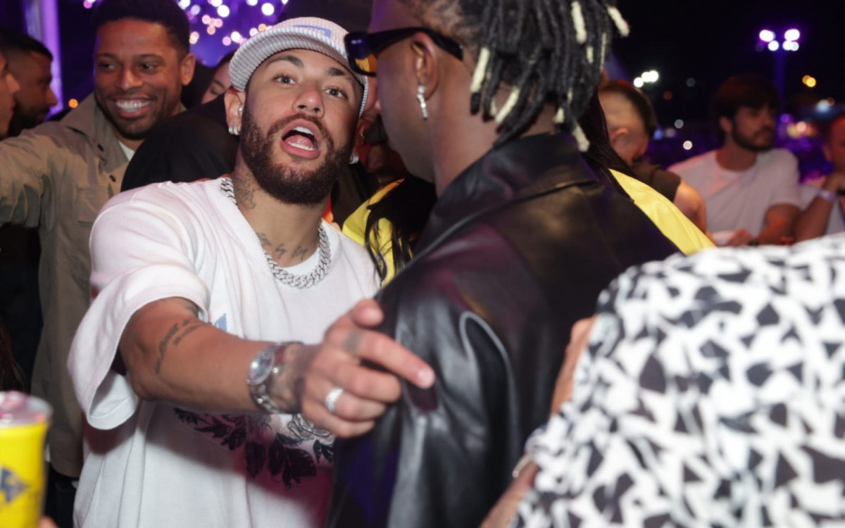 Neymar se diverte no \'Tardezinha\'