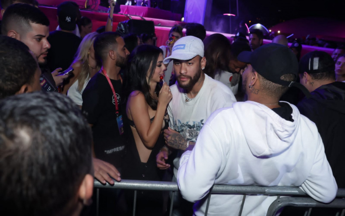 Neymar e Bruna Biancardi se divertem no evento \'Tardezinha\'