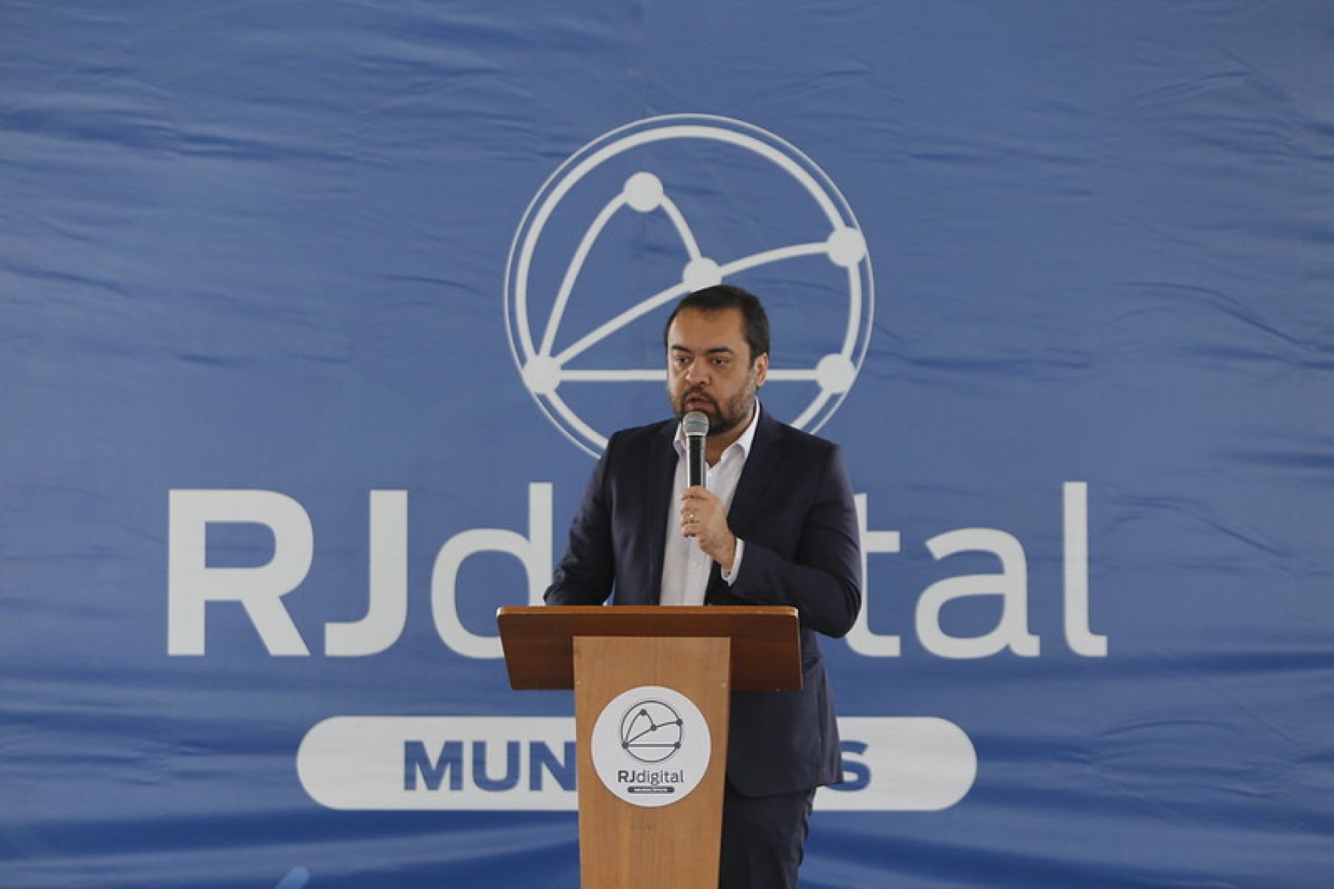 O governador Cláudio Castro destacou a importância do programa para dar fácil acesso aos serviços para a população - Luis Alvarenga / Governo RJ