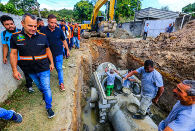 Prefeito Waguinho acompanha obras em andamento em Belford Roxo